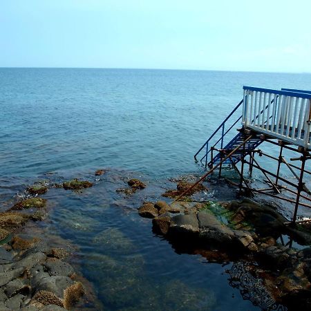 阿齐·卡斯特罗Nero Basalto Azzurro Mare住宿加早餐旅馆 外观 照片