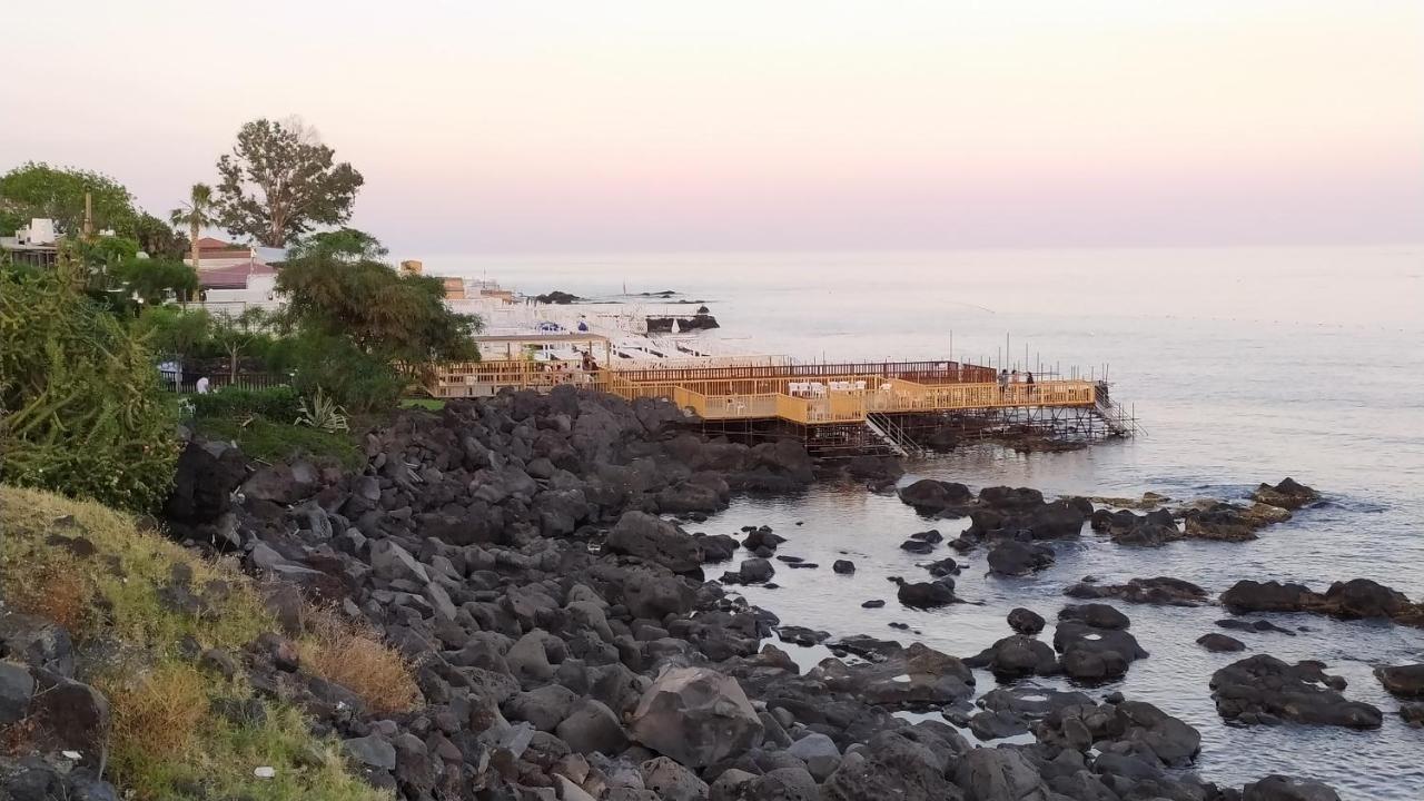 阿齐·卡斯特罗Nero Basalto Azzurro Mare住宿加早餐旅馆 外观 照片