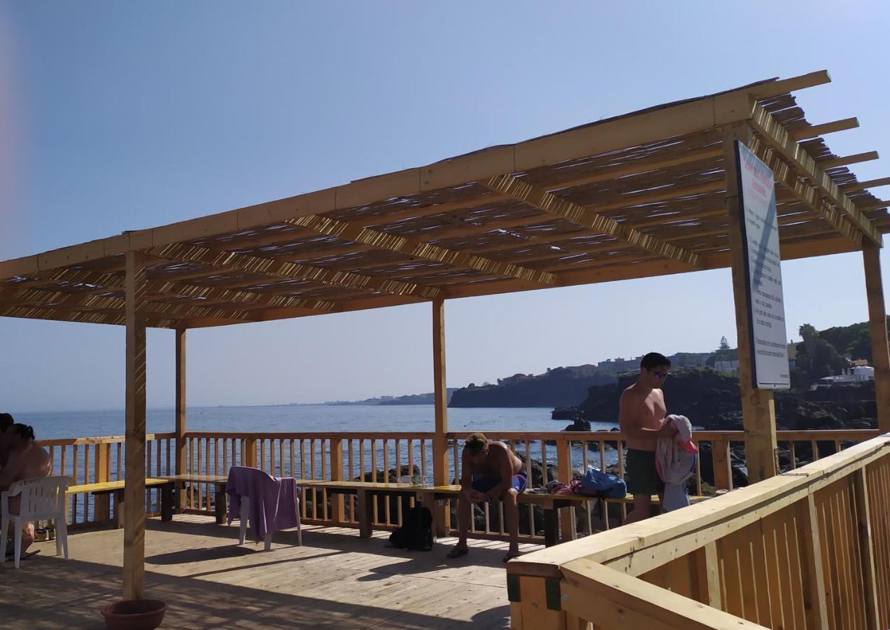 阿齐·卡斯特罗Nero Basalto Azzurro Mare住宿加早餐旅馆 外观 照片