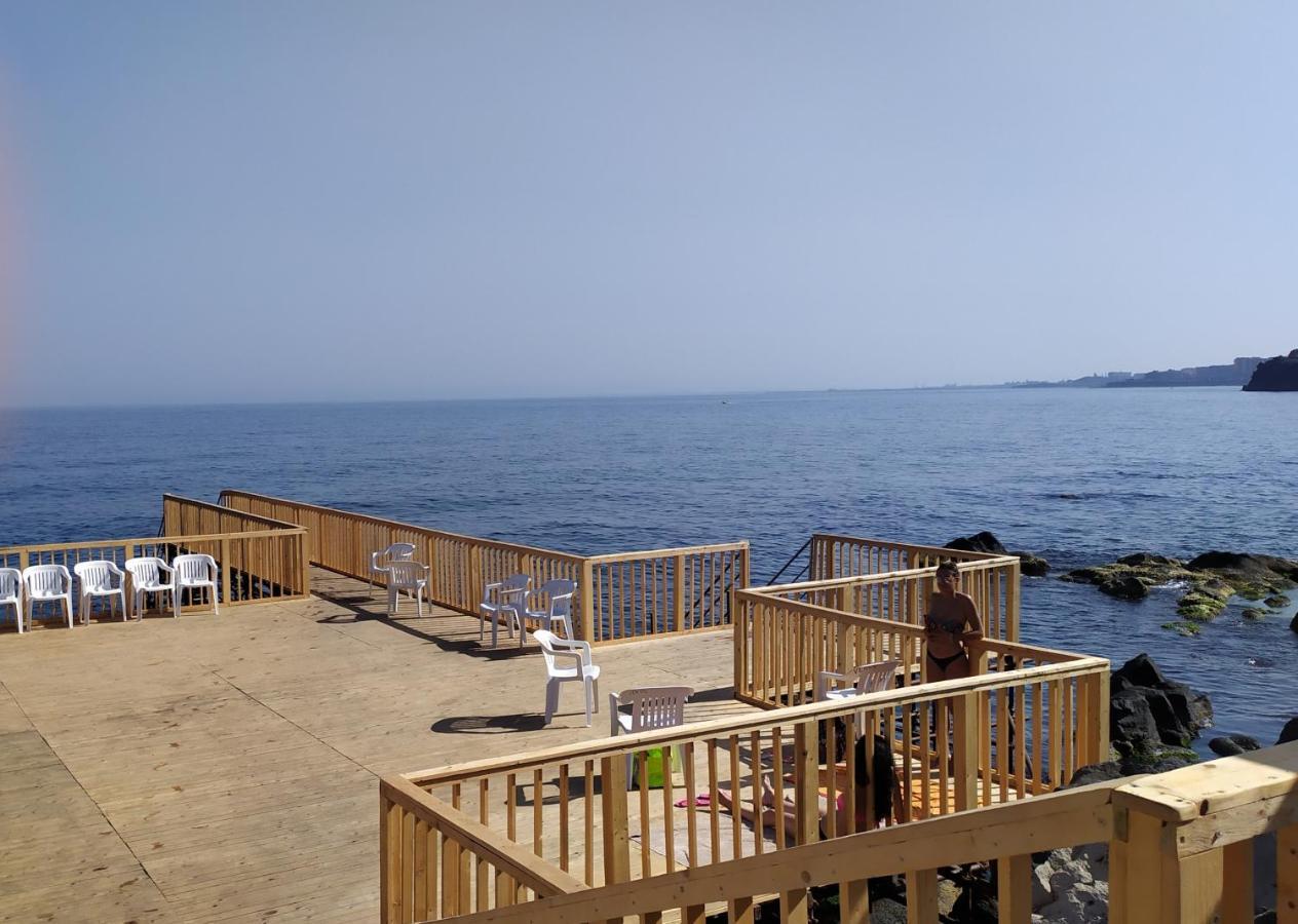 阿齐·卡斯特罗Nero Basalto Azzurro Mare住宿加早餐旅馆 外观 照片