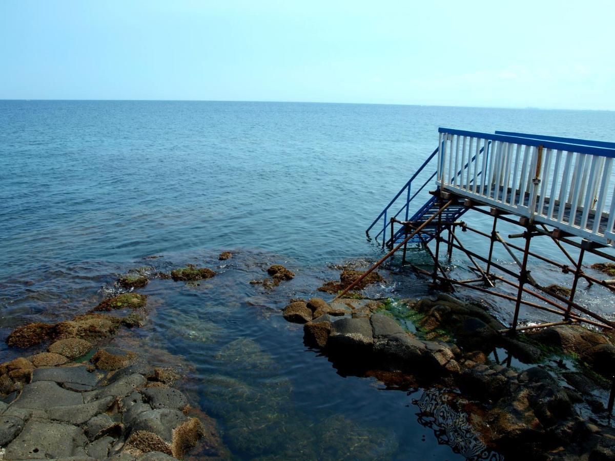 阿齐·卡斯特罗Nero Basalto Azzurro Mare住宿加早餐旅馆 外观 照片